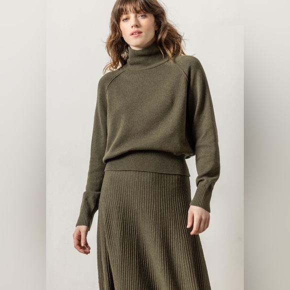 Lilla P NWT Raglan Turtleneck Sweater Cotton Cashmere in Dark Olive Green L